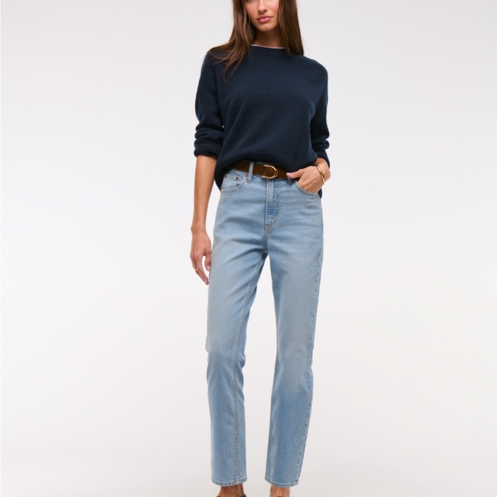 Abercrombie The Ankle Straight Ultra High Rise Jeans <
(Curve Love)